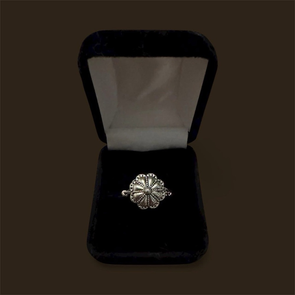 Elegant Silver Floral Ring